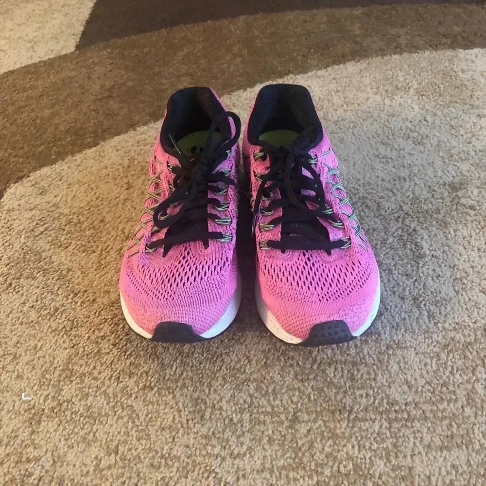 Nike - running shoes pk and black - 7 1/2